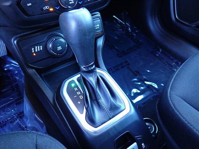 Used 2023 Jeep Renegade Latitude AWD/4WD image 17