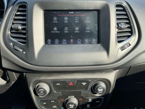 Used 2020 Jeep Compass Latitude w/ Cold Weather Group AWD/4WD image 17