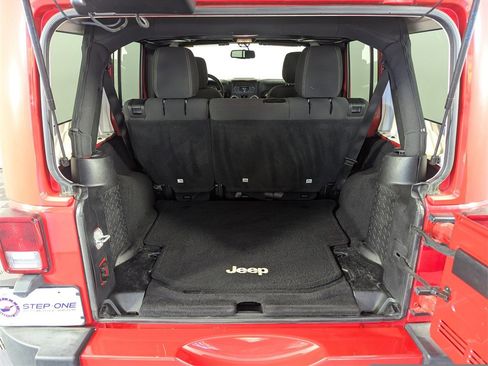 Used 2016 Jeep Wrangler Unlimited Sahara image 27