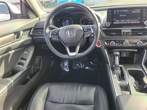 Certified 2018 Honda Accord Touring image 11