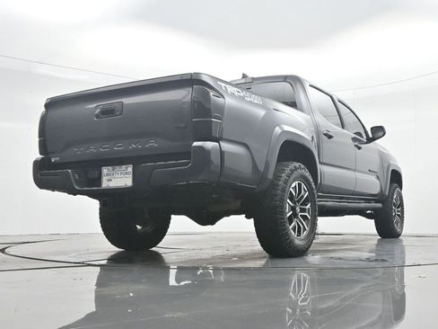 Used 2022 Toyota Tacoma TRD Sport w/ Technology Package AWD/4WD image 31