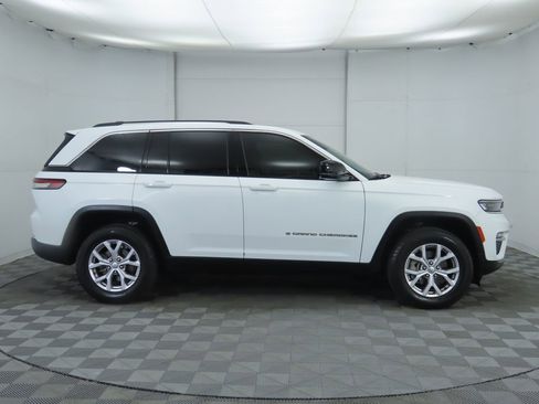 Used 2022 Jeep Grand Cherokee Limited image 4