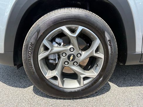 Used 2025 Chevrolet Trax LT w/ LT Convenience Package FWD image 10