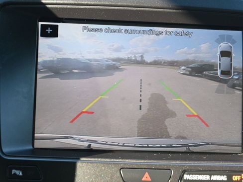 Used 2017 Ford Explorer XLT w/ Equipment Group 202A image 12