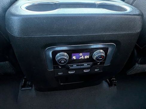 Used 2023 GMC Yukon XL Denali image 21
