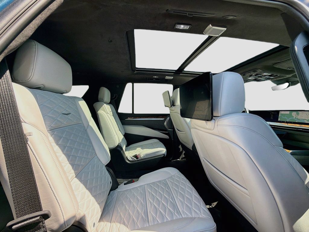 Certified 2025 Cadillac Escalade Sport Platinum w/ LPO, ONYX Package AWD/4WD image 31