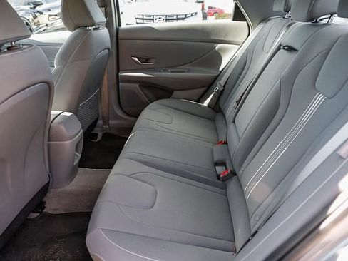 Certified 2025 Hyundai Elantra SEL FWD image 17