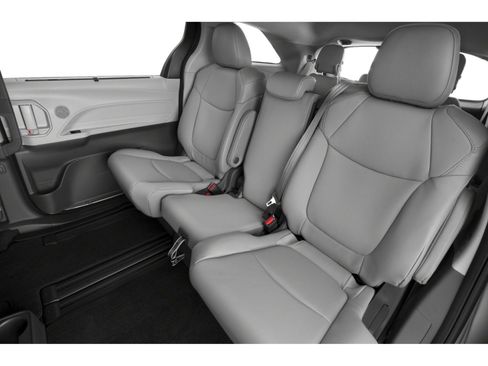 Used 2021 Toyota Sienna XLE image 8