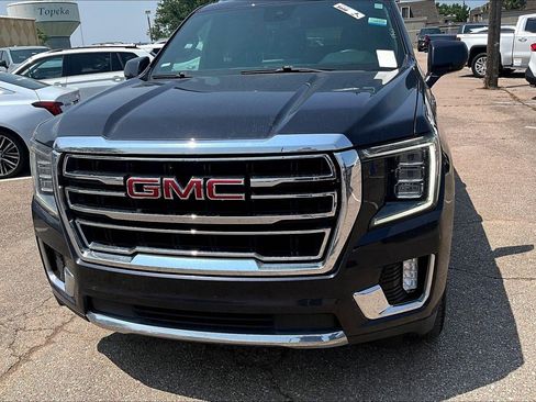 Used 2023 GMC Yukon XL SLT AWD/4WD image 3