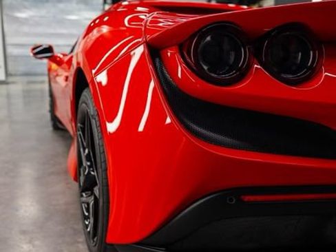 Used 2021 Ferrari F8 Tributo RWD image 9