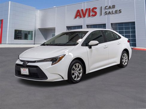 Used 2025 Toyota Corolla LE image 2