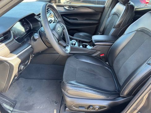 Used 2023 Jeep Grand Cherokee L Laredo image 26