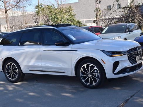 New 2026 Lincoln Nautilus Reserve image 4