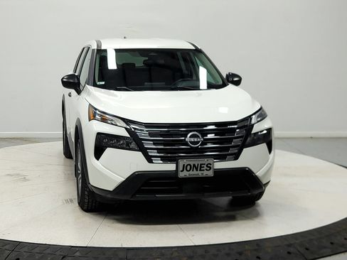 Used 2024 Nissan Rogue S AWD/4WD image 3