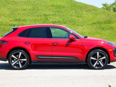 Certified 2026 Porsche Macan AWD/4WD image 6