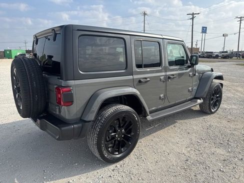 Used 2021 Jeep Wrangler Unlimited Sahara image 5