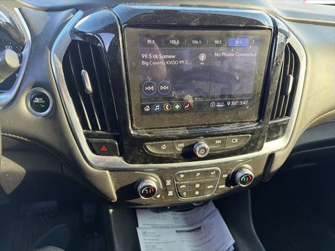 Used 2020 Chevrolet Traverse LT image 8