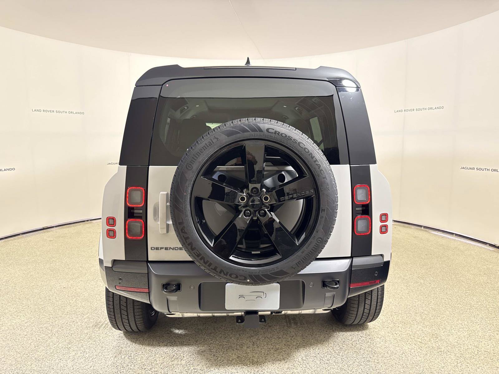 New 2026 Land Rover Defender 110 X-Dynamic SE AWD/4WD image 4