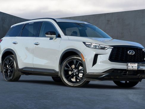 Certified 2025 INFINITI QX60 Luxe w/ Black Edition image 2