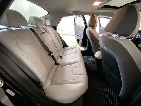 Used 2023 Hyundai Elantra Limited w/ Preferred Accessory Package image 31