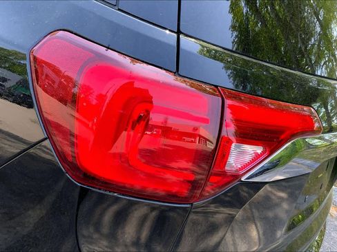Used 2019 GMC Acadia Denali w/ Technology Package AWD/4WD image 27
