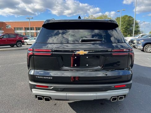 Used 2025 Chevrolet Traverse LT image 17