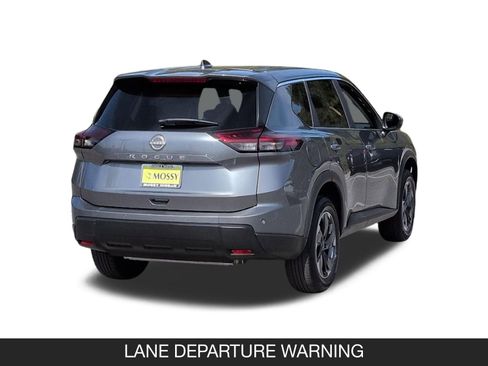 Used 2025 Nissan Rogue SV image 8