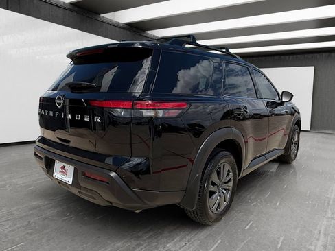 Used 2025 Nissan Pathfinder SV FWD image 5
