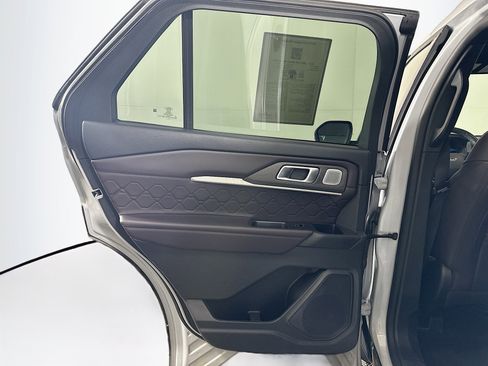 Used 2025 Ford Explorer Platinum w/ LUX Leather Package AWD/4WD image 27