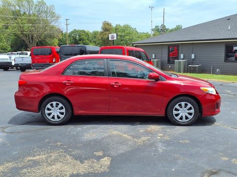 Used 2011 Toyota Corolla LE image 2