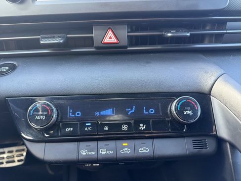 Used 2025 Hyundai Elantra Sport FWD image 21