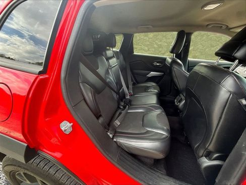 Used 2017 Jeep Cherokee Trailhawk w/ Comfort/Convenience Group image 26