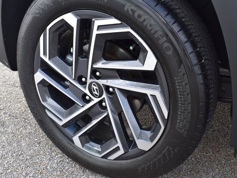 Used 2025 Hyundai Tucson Limited image 12