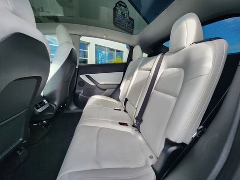 Used 2020 Tesla Model Y Long Range image 35