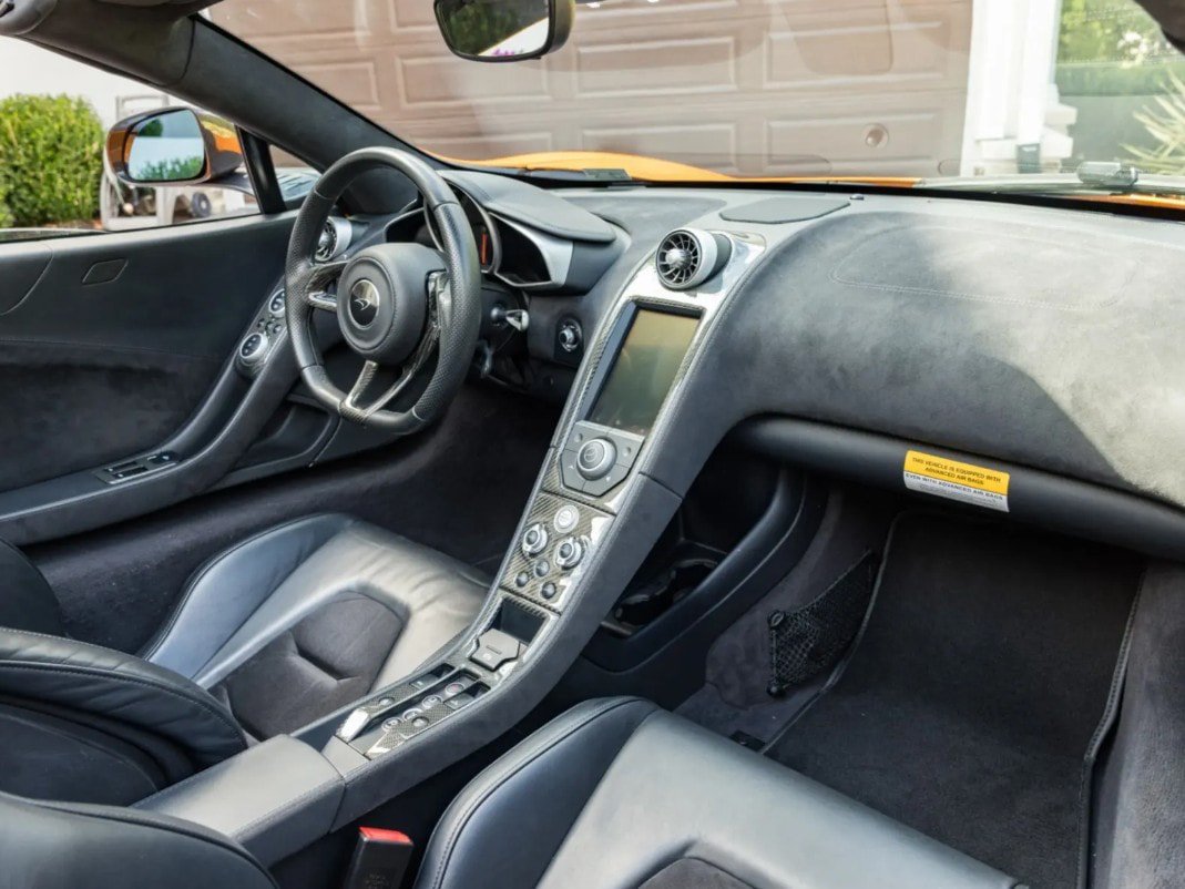 Used 2013 McLaren MP4-12C Spider RWD image 3