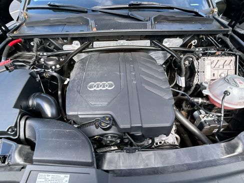 Used 2021 Audi Q5 Premium image 32