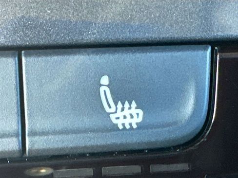 Used 2020 Volkswagen Tiguan SE image 25