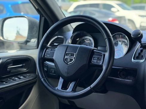 Used 2017 Dodge Grand Caravan SXT FWD image 15