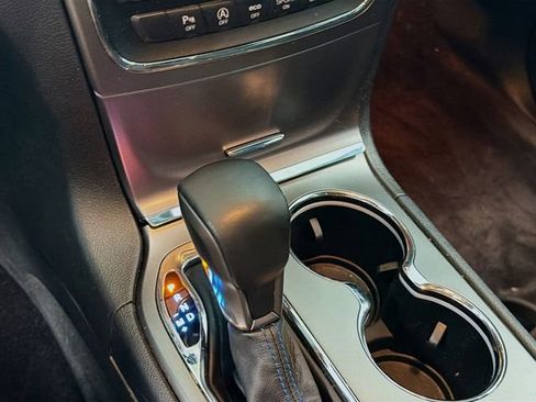 Used 2018 Jeep Grand Cherokee Laredo image 16