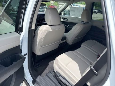 New 2026 Nissan Pathfinder SL AWD/4WD image 36