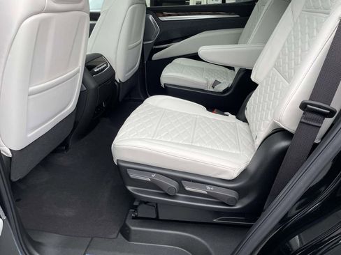 New 2026 Cadillac Escalade Platinum Sport w/ LPO, ONYX Package AWD/4WD image 14
