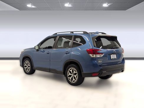 Used 2020 Subaru Forester Premium image 2