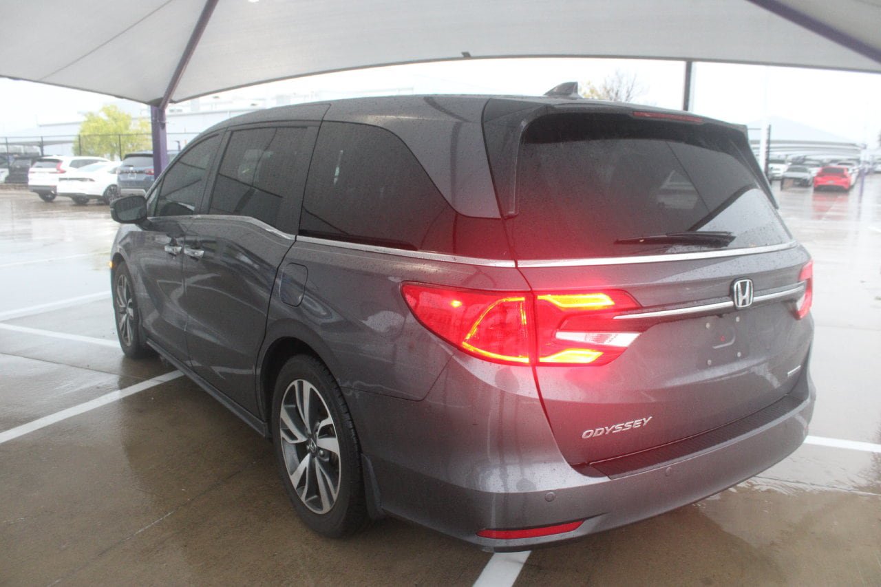 Used 2021 Honda Odyssey Touring image 3