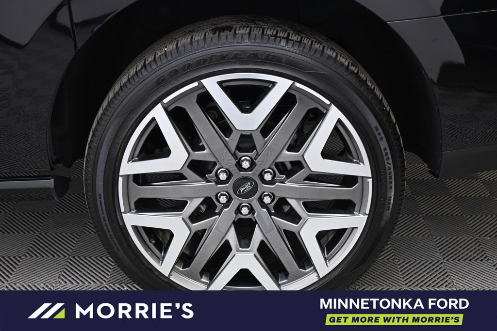 Used 2025 Ford Expedition Max Platinum w/ Platinum Ultimate Package AWD/4WD image 20