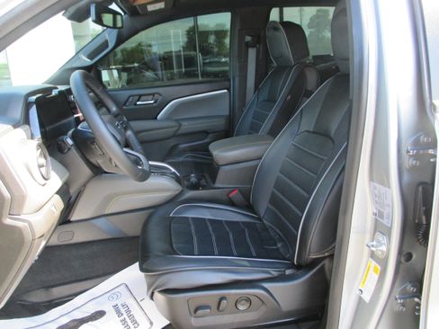 Used 2024 Chevrolet Colorado ZR2 w/ Technology Package AWD/4WD image 14