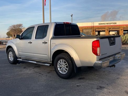 Used 2015 Nissan Frontier SV image 6