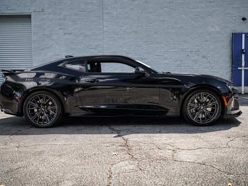Used 2018 Chevrolet Camaro ZL1 image 17
