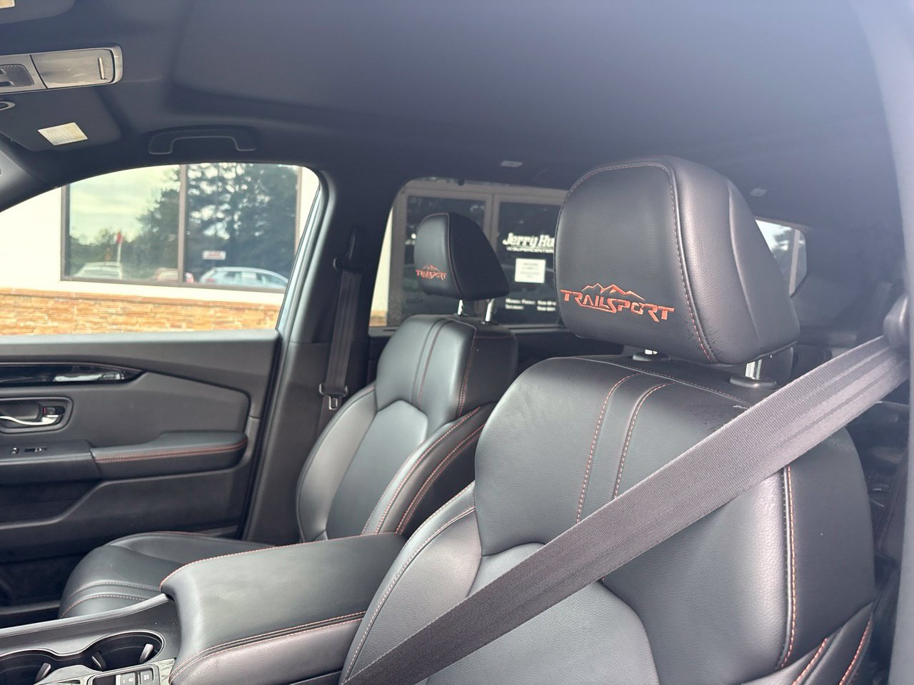 Used 2023 Honda Pilot TrailSport image 3