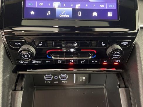 New 2025 Jeep Grand Cherokee L Altitude image 24