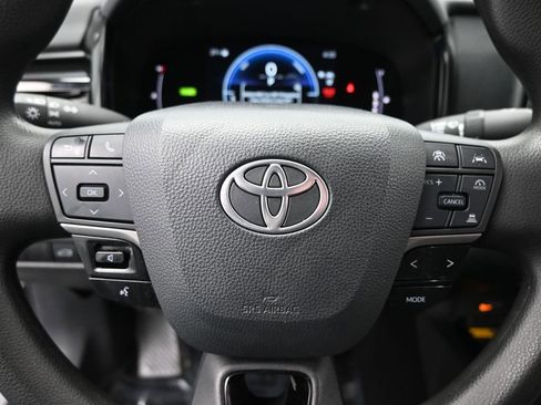 Used 2025 Toyota Camry LE image 17